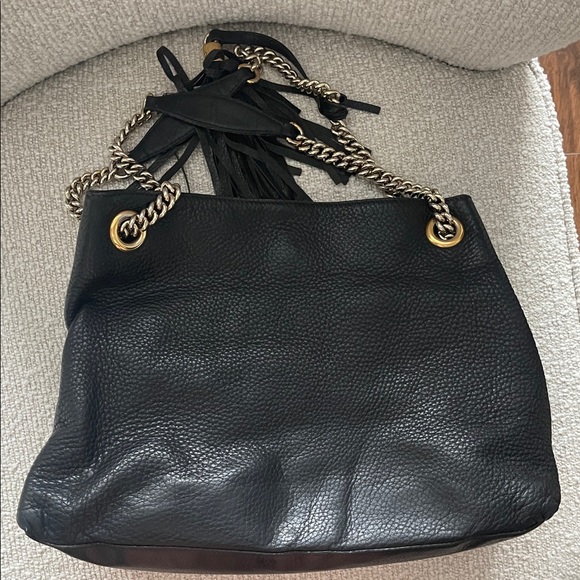 Gucci Black Pebbled Leather Shoulder Bag with Gold Chains - Picture 5 of 13